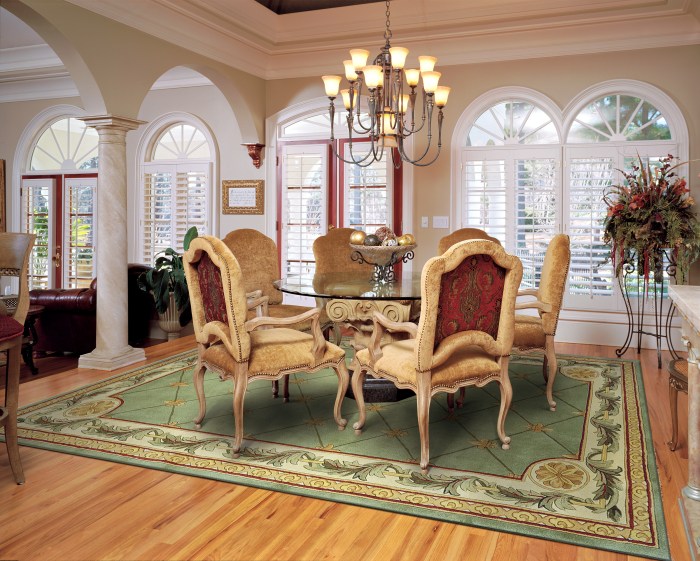 How to decorate a dining room with carpet