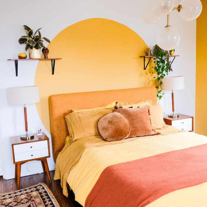 How to decorate a light yellow room