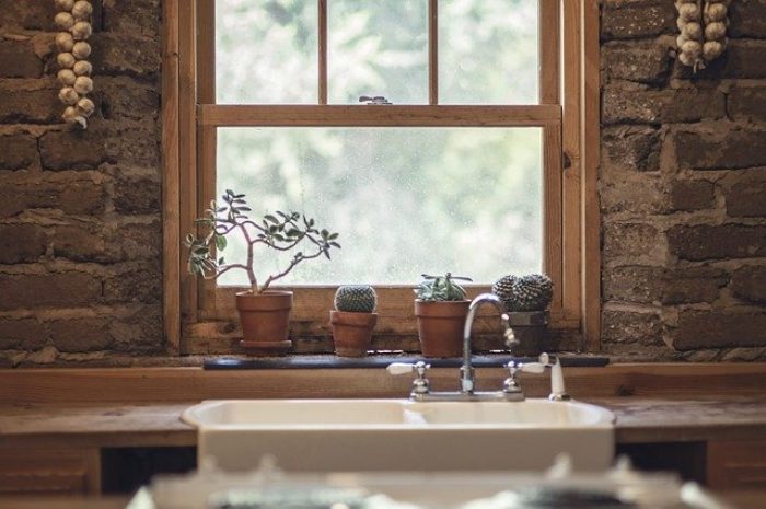 How to decorate your kitchen window