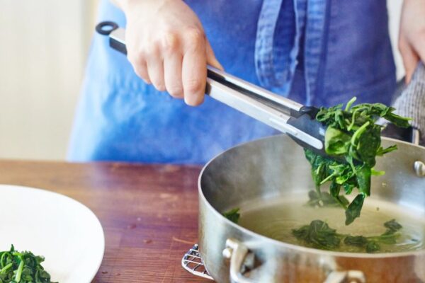 How to cook spinach caribbean style