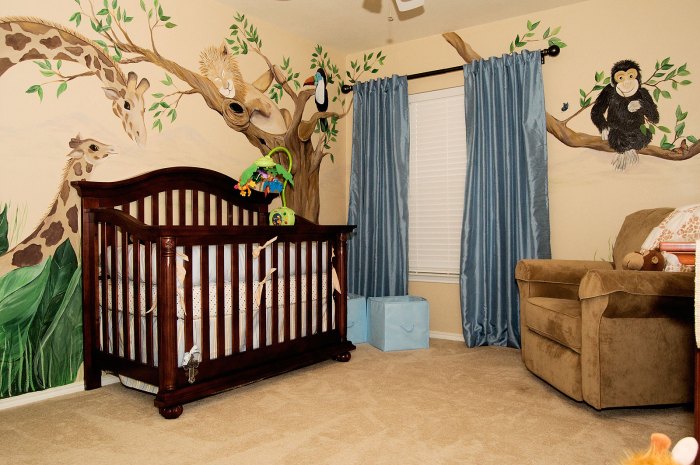 How to decorate a baby room wall